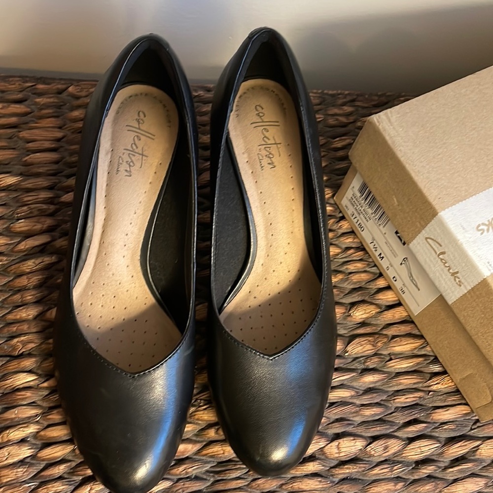 Collection by Clarks black 2.5” heels size 7.5 NEW